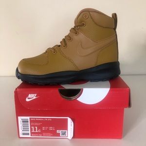 BOYS **NIKE** MANOLA LTR BOOTS